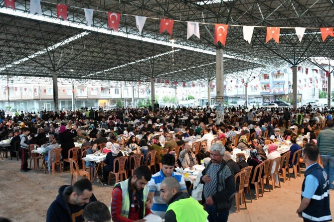 Başkan Yazgı, iftar sofrasında vatandaşlarla buluşuyor