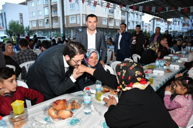 Başkan Yazgı, iftar sofrasında vatandaşlarla buluşuyor