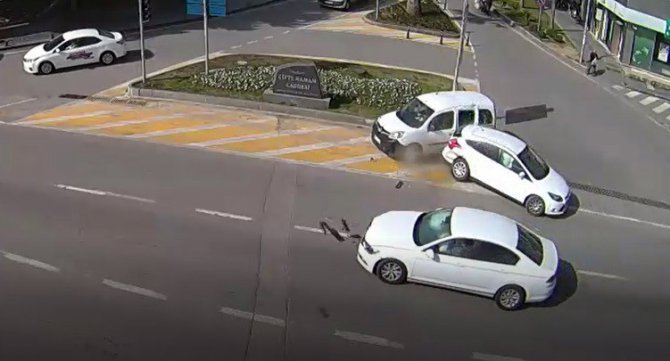 Konya ve Aksaray’daki kaza anları kameraya yansıdı