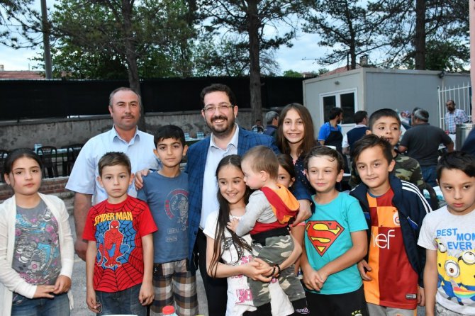 Aksaray Belediyesi, vatandaşları mahalle iftarında buluşturuyor