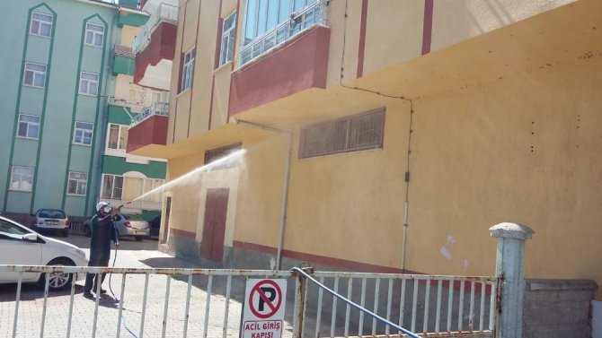 Beyşehir’de Belediyesinden tırtıl mücadelesi