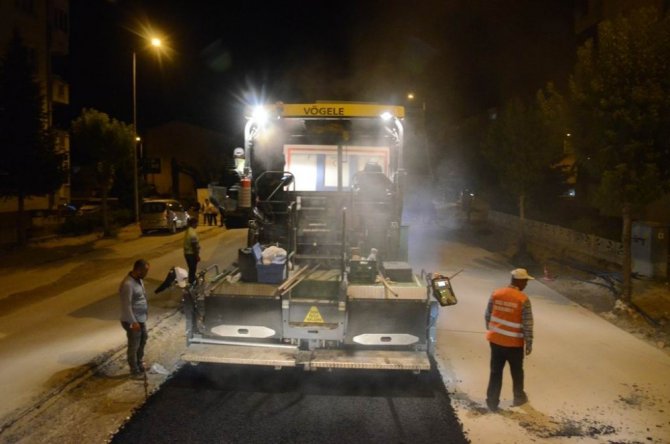 Ereğli Belediyesi asfalt çalışmalarına gece gündüz devam ediyor