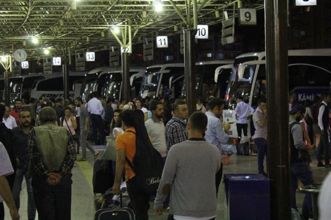 Konya şehirler arası otobüs terminalinde bayram yoğunluğu