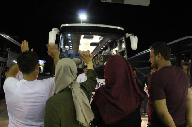 Konya şehirler arası otobüs terminalinde bayram yoğunluğu