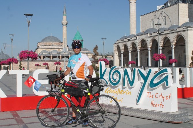 Alanya’dan Sultan Alaaddin’i anmak için bisikletle Konya’ya geldi