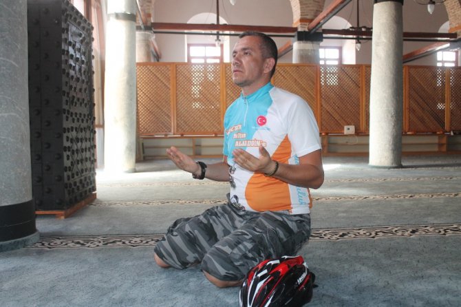 Alanya’dan Sultan Alaaddin’i anmak için bisikletle Konya’ya geldi