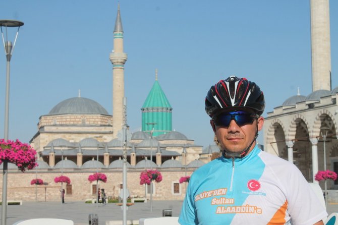 Alanya’dan Sultan Alaaddin’i anmak için bisikletle Konya’ya geldi