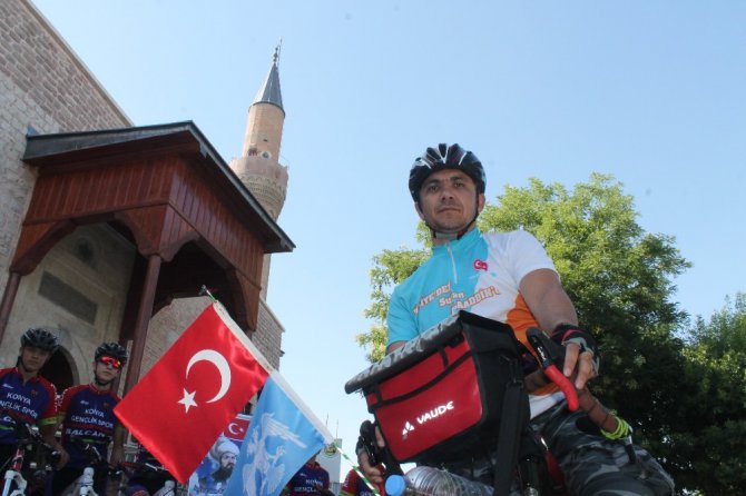 Alanya’dan Sultan Alaaddin’i anmak için bisikletle Konya’ya geldi