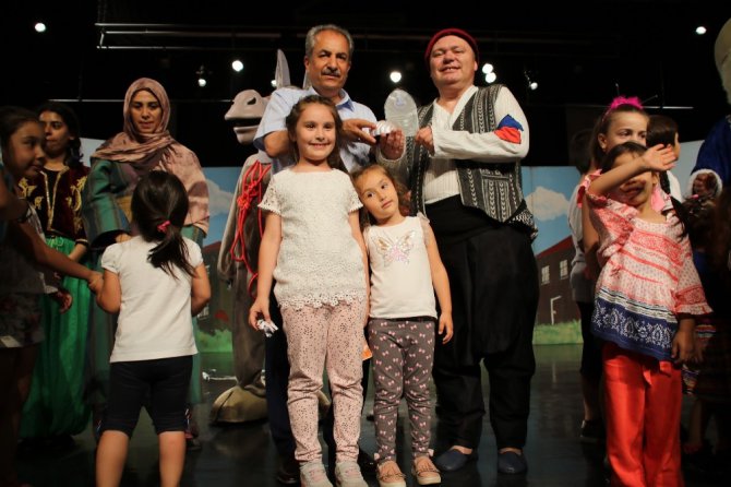 Akşehirli çocuklar Nasreddin Hoca tiyatrosuyla eğlendi