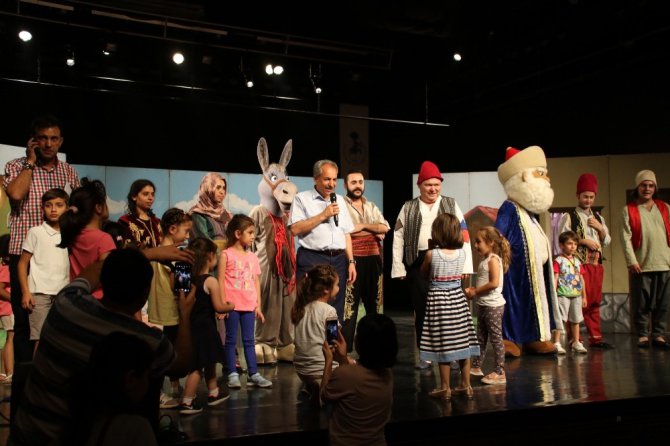 Akşehirli çocuklar Nasreddin Hoca tiyatrosuyla eğlendi
