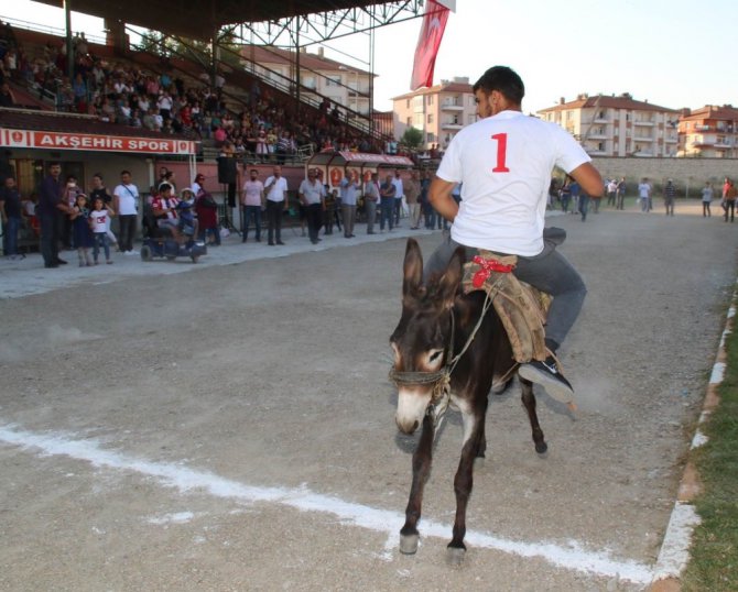 Akşehir’de eşeğe binme ve en güzel gözlü eşek yarışları yapıldı