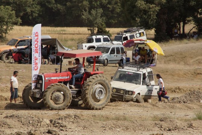 Off-Road yarışları nefes kesti