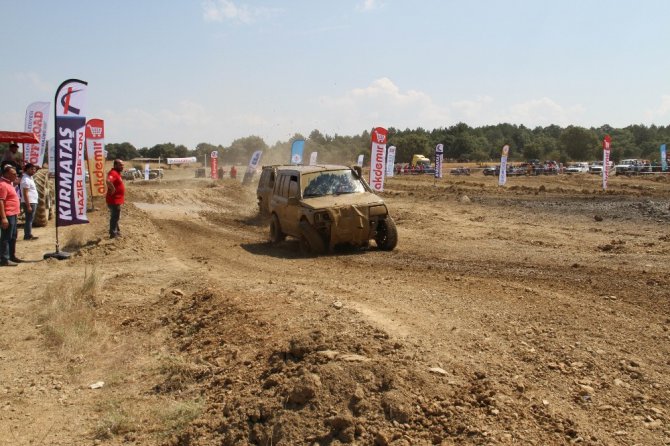 Off-Road yarışları nefes kesti