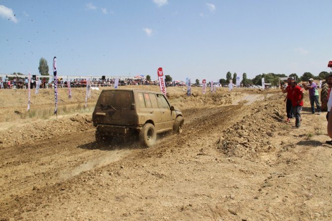 Off-Road yarışları nefes kesti