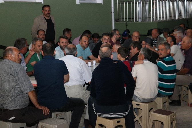 BAşkan Özaltun, akşam mahalle sakinleriyle sabah esnafla bir araya geldi