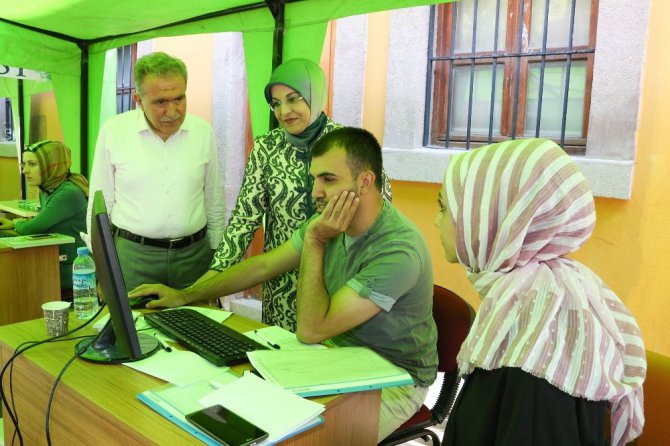 Meram Belediyesi tercih merkeziyle öğrencilerin yanında