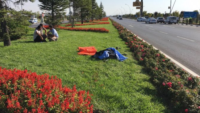 Refüjdeki çiçekleri sulamak isterken otomobilin çarpması sonucu öldü