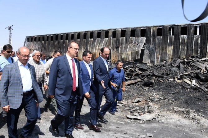 Konya protokolünden, yangın felaketi yaşayan Mar-San esnafına geçmiş olsun ziyareti