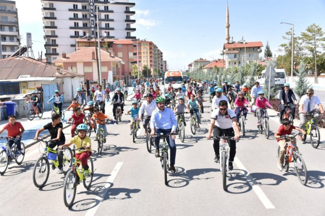 Başkan Altay, sağlıklı yaşam için çocuklarla pedal çevirdi