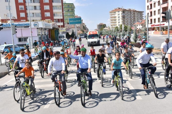 Başkan Altay, sağlıklı yaşam için çocuklarla pedal çevirdi