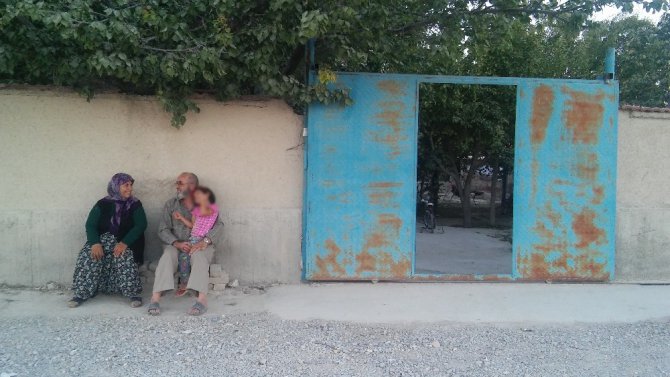 Ölü taklidi yaparak elinden kurtulduğu katilin bulunmasını istiyor
