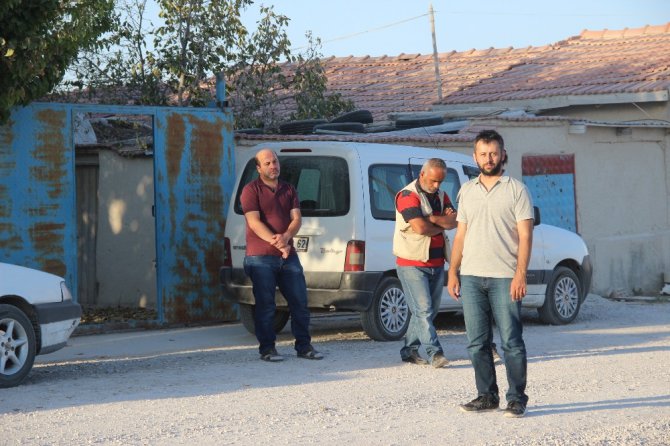 Ölü taklidi yaparak elinden kurtulduğu katilin bulunmasını istiyor