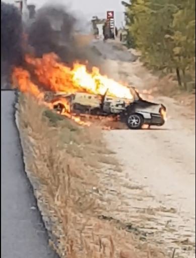 Kaza yapan otomobil alev alev yandı