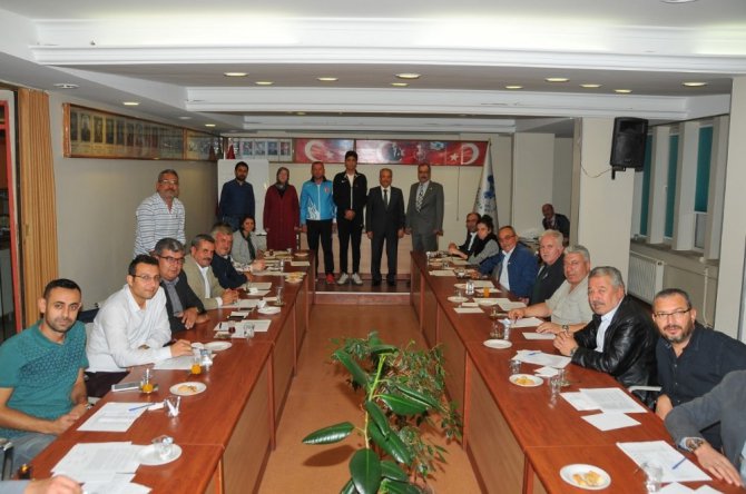 Başarılı sporcu altınla ödüllendirildi