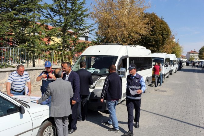Kulu’da öğrenci taşıyan servis araçları denetlendi