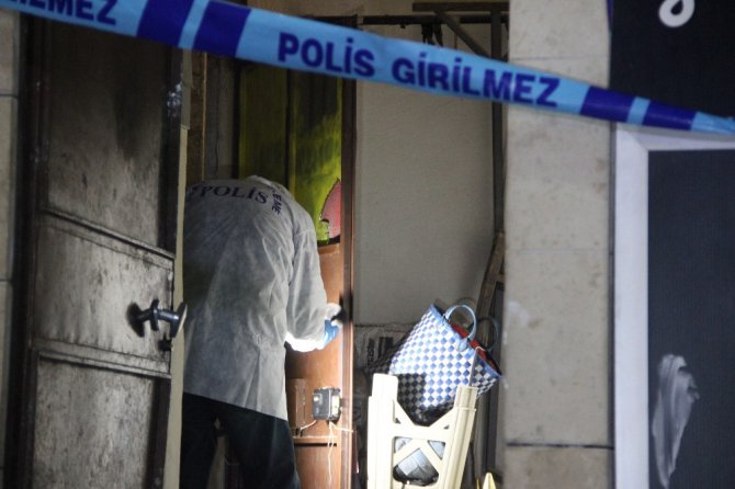 Kapatılan derneğin bodrumunda başından vurulmuş erkek cesedi bulundu