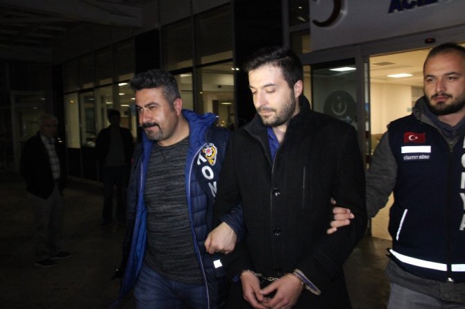 Komşusunu öldürüp çocuklarını yaralayan zanlı polise teslim oldu