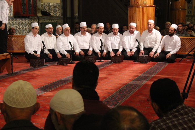 Konya’da Mevlit Kandili’nde camiler doldu taştı