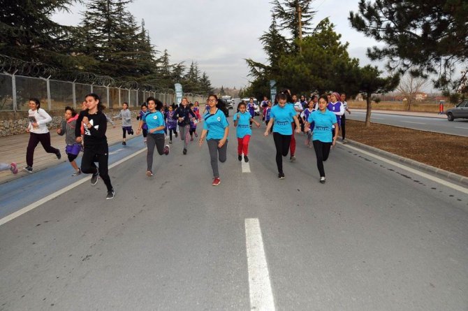 Akşehir’de Zekai Baloğlu atletizm yarışması düzenlendi