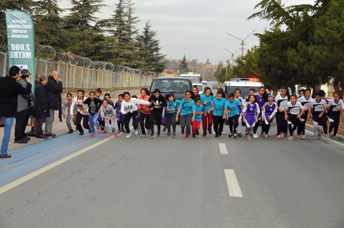 Akşehir’de Zekai Baloğlu atletizm yarışması düzenlendi