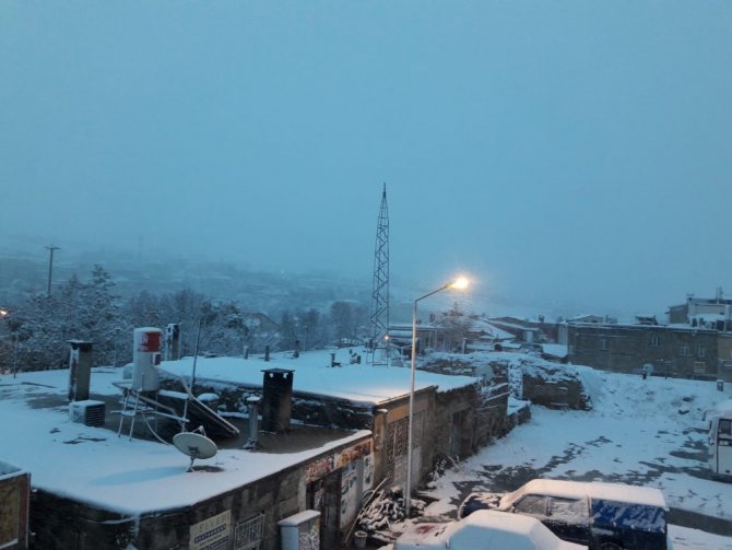Aksaray’da yüksek kesimlere kar yağdı