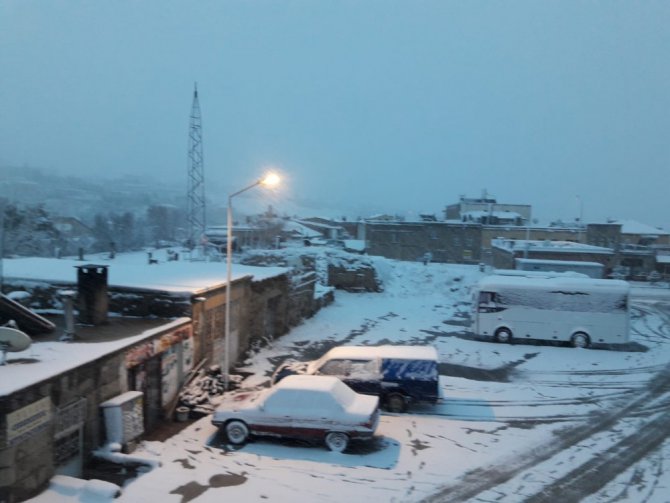 Aksaray’da yüksek kesimlere kar yağdı