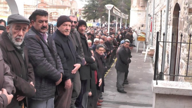 Sobadan sızan gazdan zehirlenen genç anne toprağa verildi