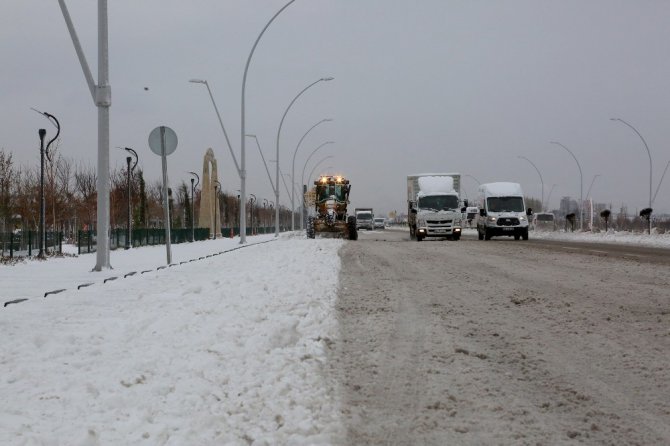 Konya Büyükşehir’den yoğun kar mesaisi