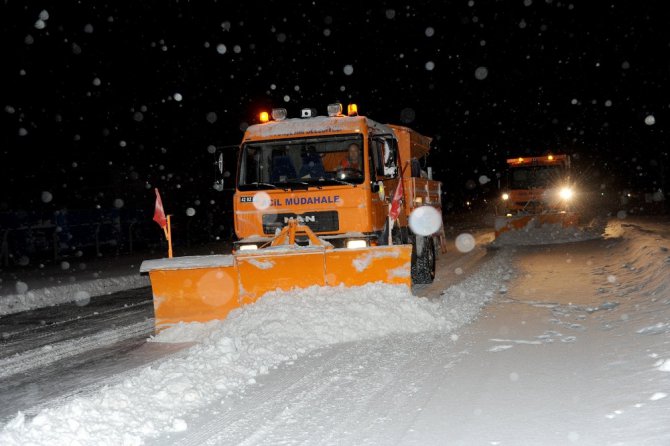 Konya Büyükşehir’den yoğun kar mesaisi