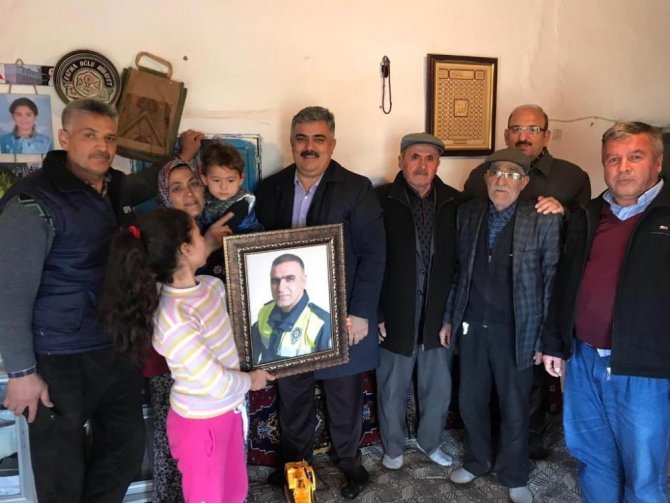 Başkan Özgüven’den Fethi Sekin’e doğum günü sürprizi