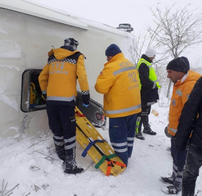 Konya’da yolcu otobüs şarampole devrildi: 4 yaralı