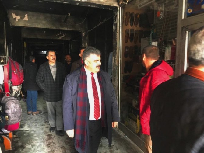 Başkan Özgüven yangında işyerleri zarar gören esnafları ziyaret etti