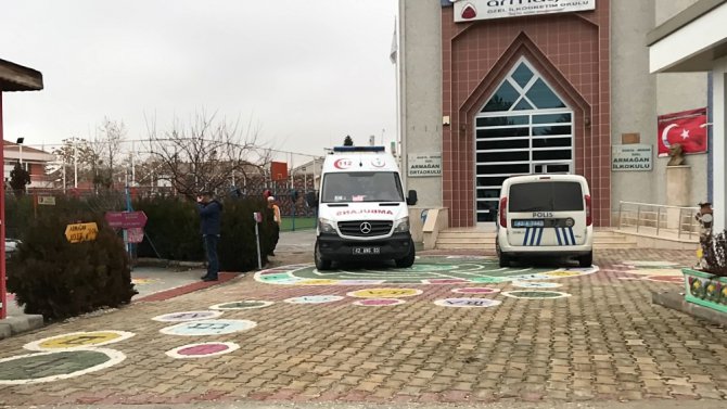 Dördüncü kattan düşen kadın hayatını kaybetti