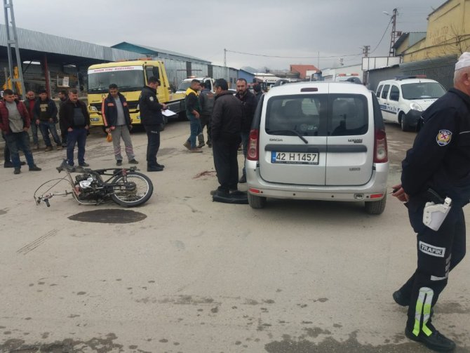 Motosiklet ile hafif ticari araç çarpıştı: 1 yaralı