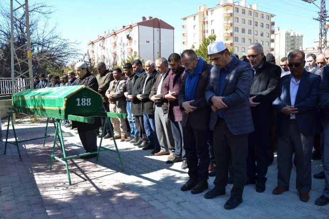 Milli satranççı Emre Ev son yolculuğuna uğurlandı