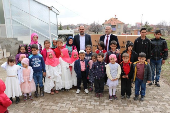 Beyşehir Belediyesinden sabah namazında camiye giden 13 çocuğa bisiklet