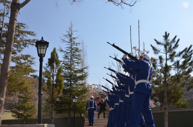 Aksaray’da şehitler mezarı başında anıldı