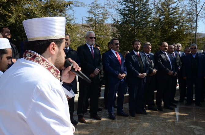 Aksaray’da şehitler mezarı başında anıldı