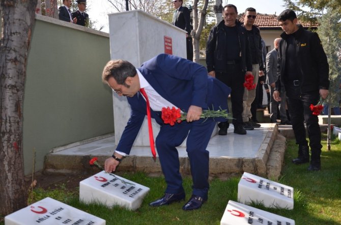 Aksaray’da şehitler mezarı başında anıldı