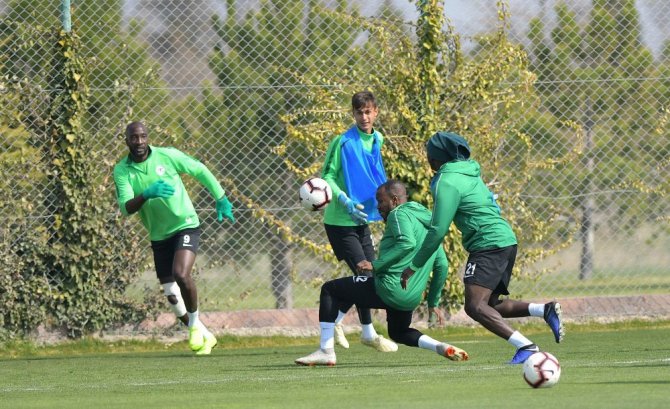 A. Konyaspor’da M. Başakşehir hazırlıklarını sürdürüyor